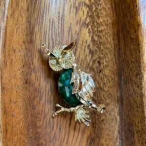 Gerry’s lucite belly owl brooch. 1 1/2 inches